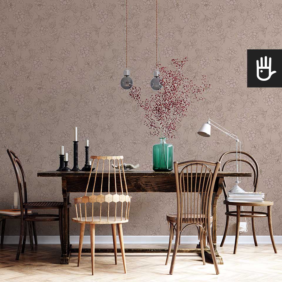 wnętrze salonu z tapetą w piwonie w stylu kolonialnym
