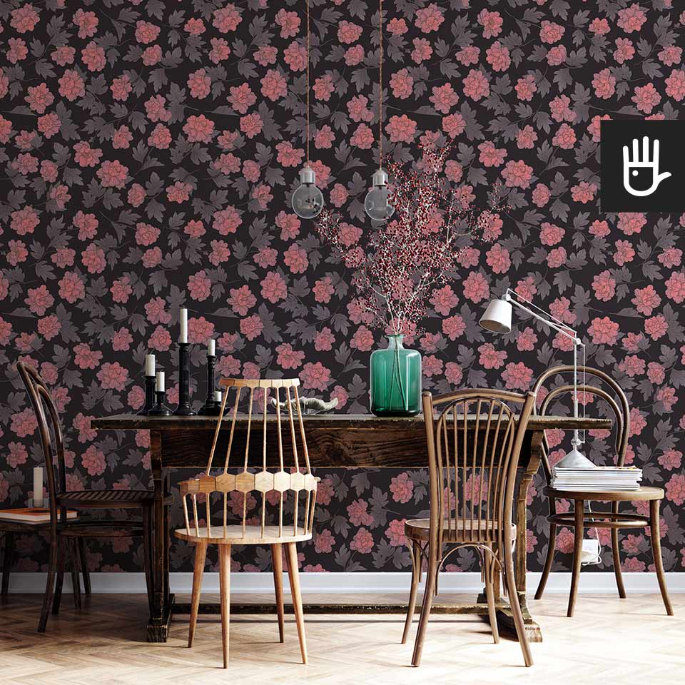 wnętrze salonu z tapetą w piwonie w stylu orientalnym