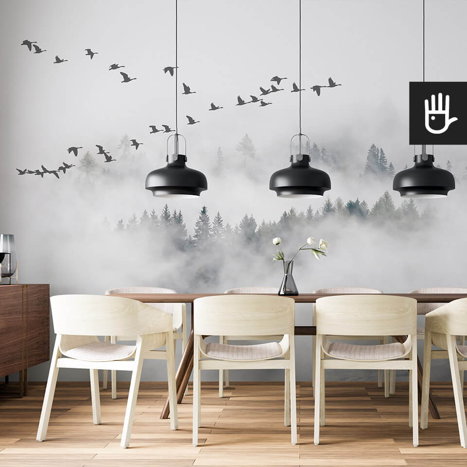 jadalnia w minimalistycznym stylu ze ścianą z fototapetą z lasem we mgle z lecącym kluczem dzikich gęsi