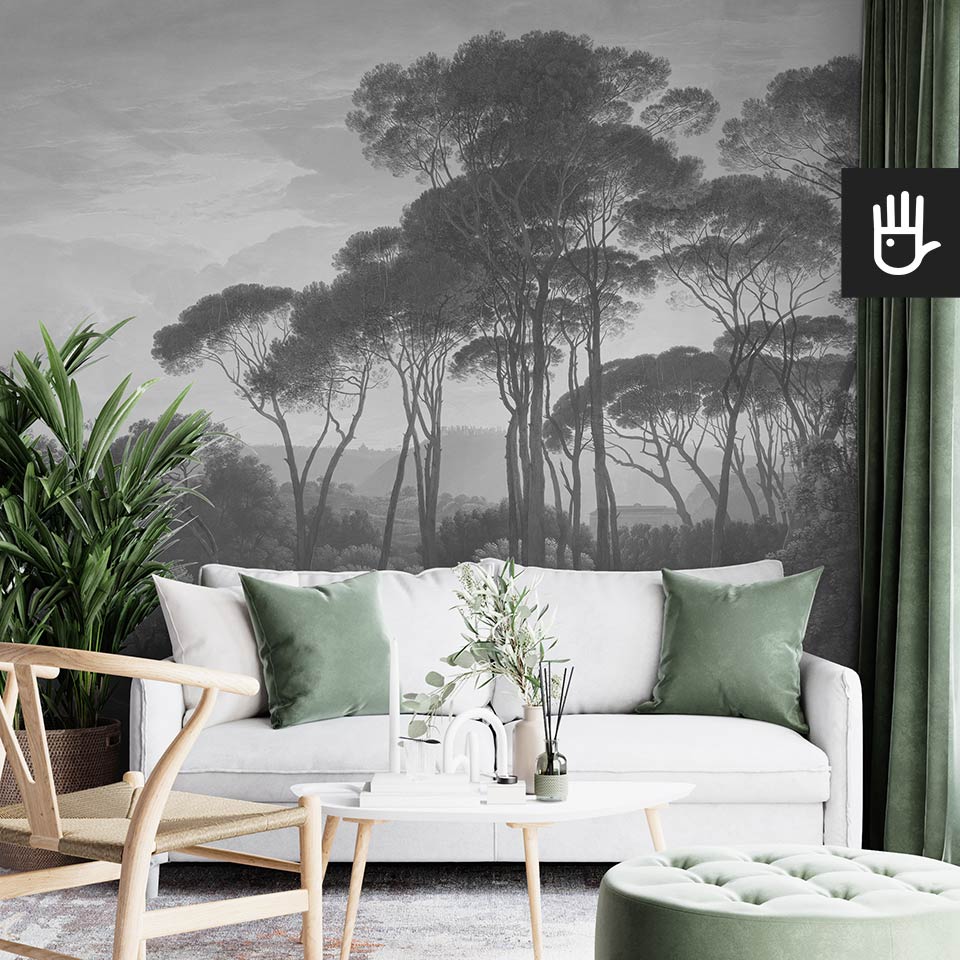 Wnętrze pokoju dziennego z białą kanapą na tle szarej fototapety włoski krajobraz z sosnami pinii w stylu boho