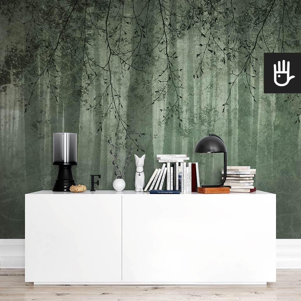 Pokój z białą komodą ikea na tle fototapety zielone echo lasu w kolorze mchu