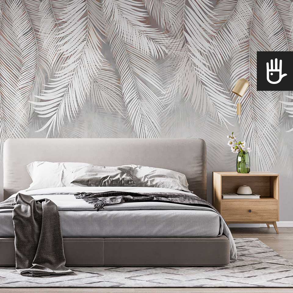 Nstrojowa sypialnia w stylu boho z fototapetą palmowe liście w szarej tonacji z rdzawymi detalami