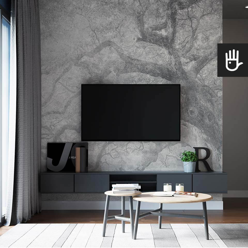 Fototapeta szare Stare drzewo na ścianie tv z czarną szafką rtv w salonie w stylu loftowym