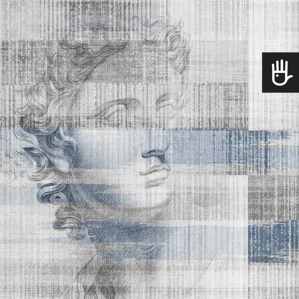 Fototapeta Apollo w błękicie z narysowaną twarzą posągu rzymskiego boga na tle ściany z dywanowym deseniem w chłodnych kolorach w odcieniach granatu i szarości.