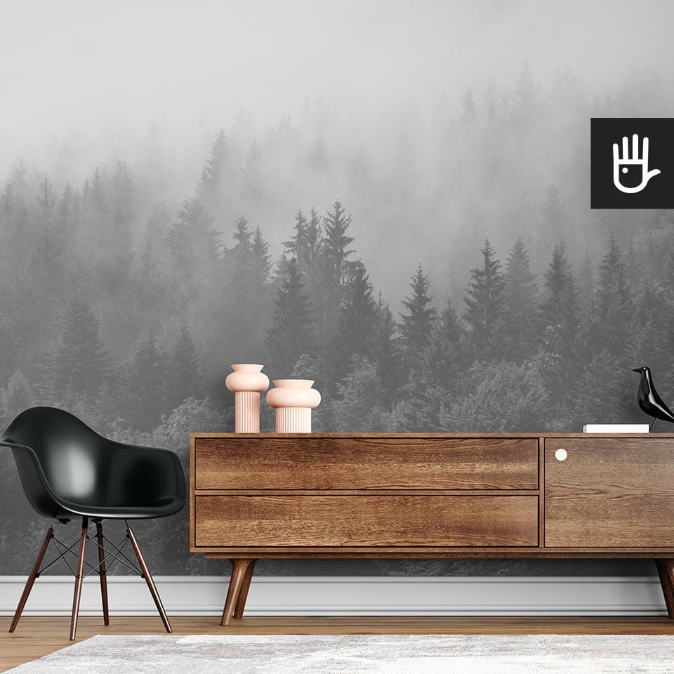 Skórzany fotel z komodą w stylu vintage z tapetą przedstawiającą las