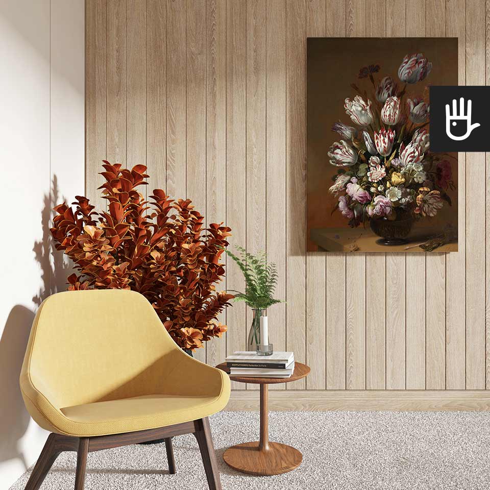 Salon w stylu retro z drewnianą ścianą ozdobioną obrazem holenderskie kwiaty