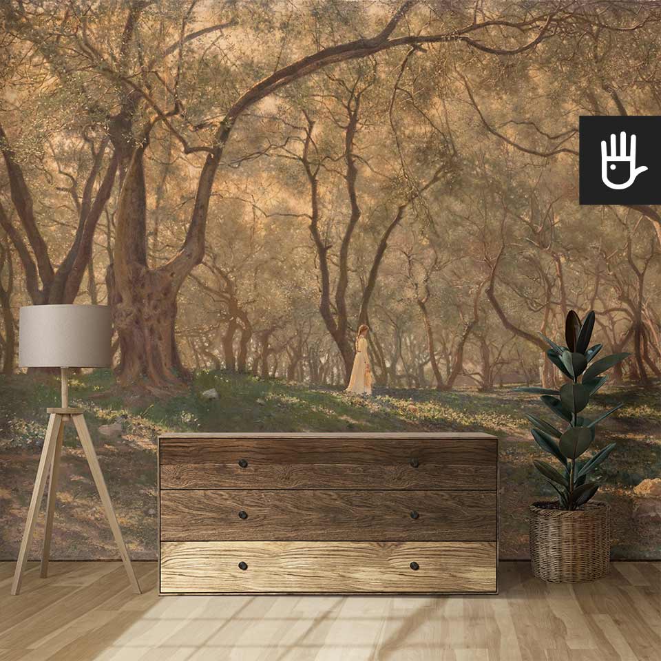 Drewniany regał stylizowany na stary z dekoracyjnym kwiatem, całość utrzymana w stylu boho na tle fototapety pod oliwnymi drzewami