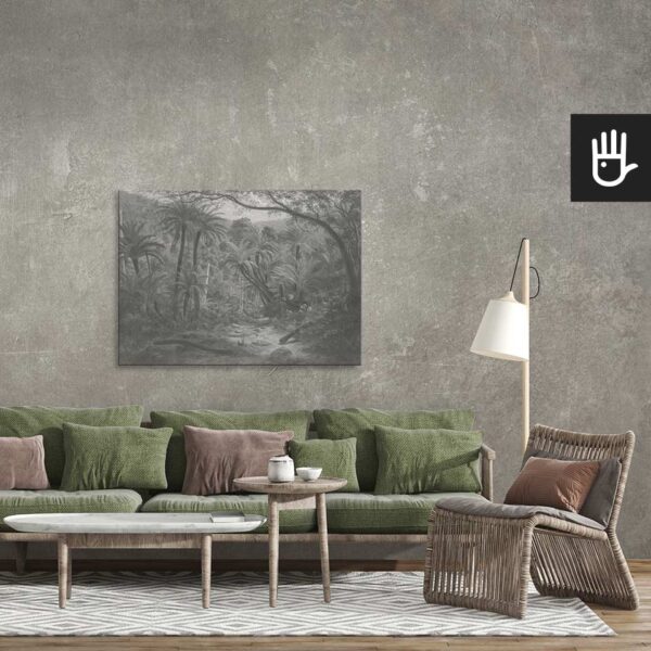 Salon w stylu boho z zielonymi dekoracjami i meblami z wilkiny na tle ściany z ozdobnego tynku z przywieszonym obrazem szara dżungla