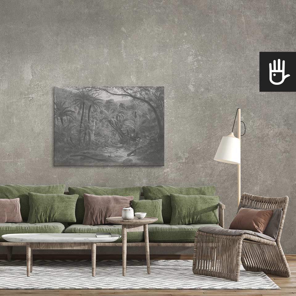 Salon w stylu boho z zielonymi dekoracjami i meblami z wilkiny na tle ściany z ozdobnego tynku z przywieszonym obrazem szara dżungla