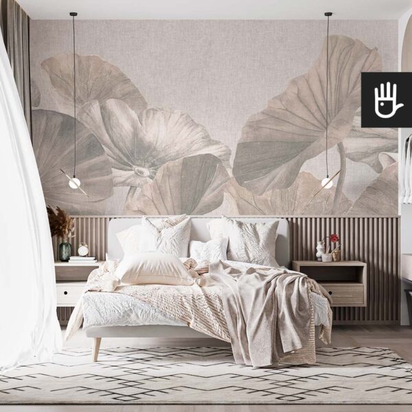 Przytulna sypialnia z drewnianymi meblami i dużym białym łóżkiem w stylu boho z dekoracyjną fototapetą beżowe liście lotosu